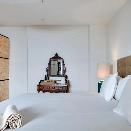 1869 Principe Real House ベッド・アンド・ブレックファスト 4*