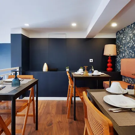 ベッド・アンド・ブレックファスト 1869 Principe Real House 4*